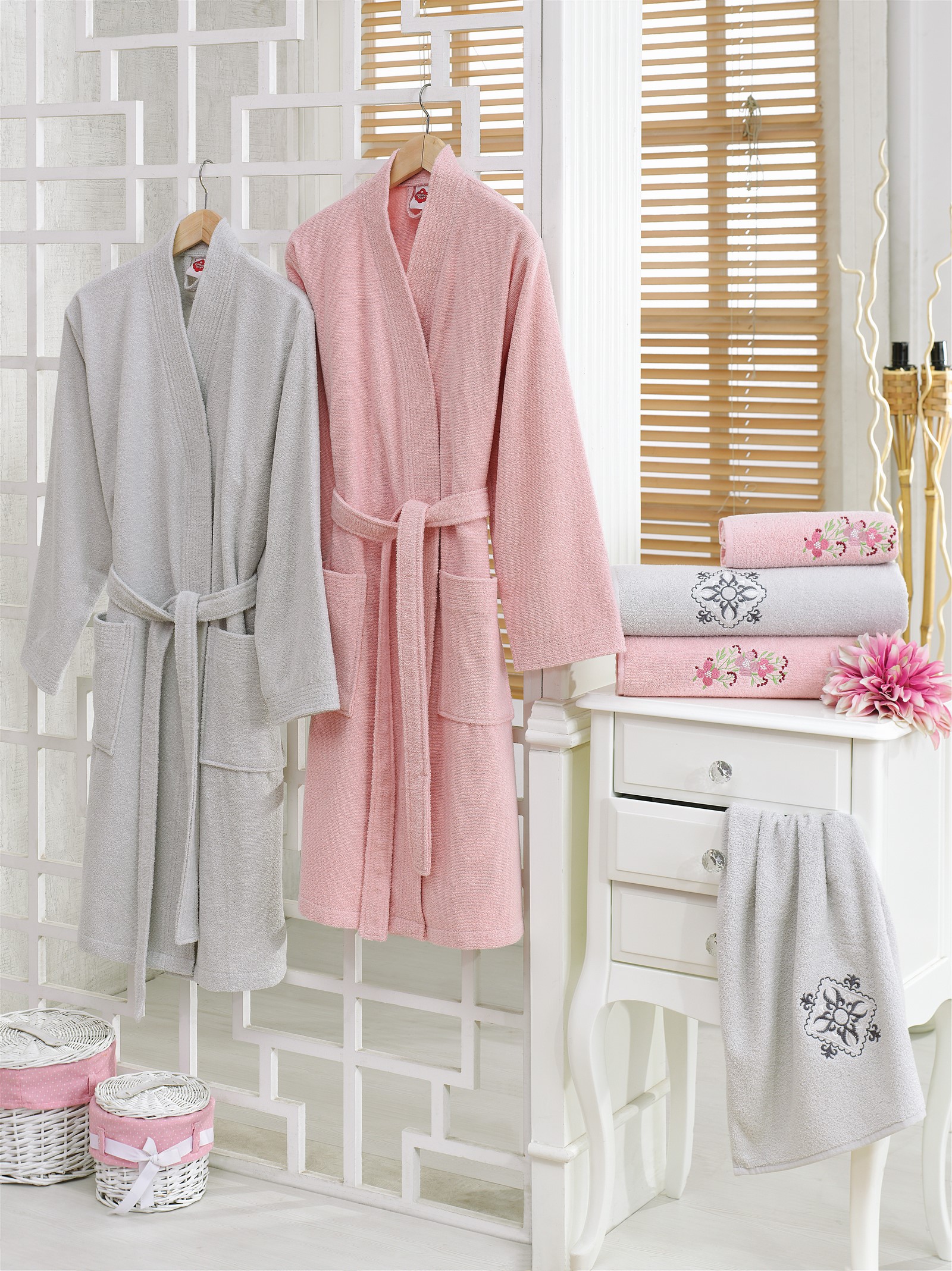 Familie ensemble de peignoir de bain brodé s/m & m/l poudre/gris