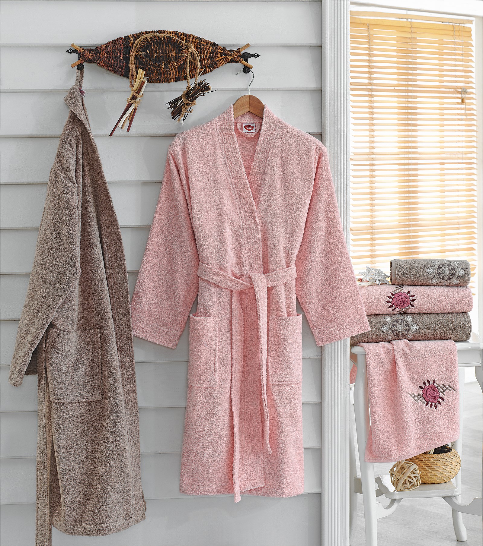 Familie ensemble de peignoir de bain brodé s/m & m/l poudre/beige